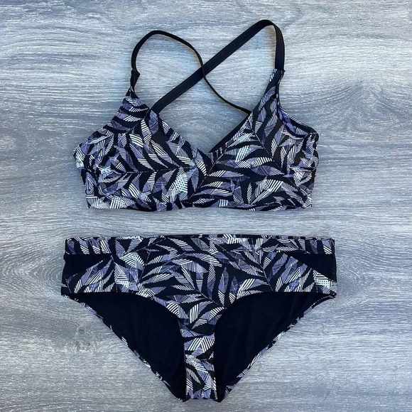 PrAna Marina Top (D-Cup) & Chambra Bottoms, black springtime - Picture 2 of 15